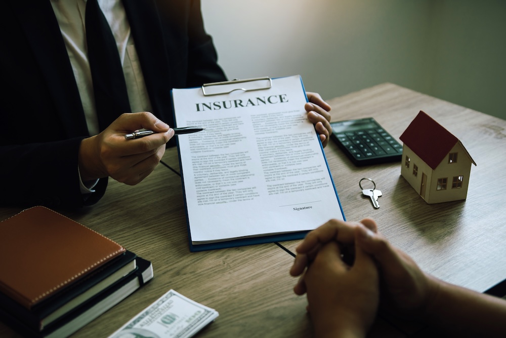 agents are using pens pointing to insurance contra 2026 01 06 10 23 32 utc